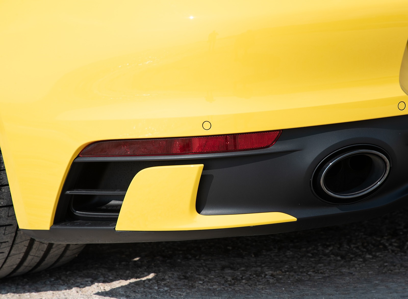 2020 Porsche 911 Carrera S Cabriolet (Color: Racing Yellow) Exhaust Wallpapers #165 of 193