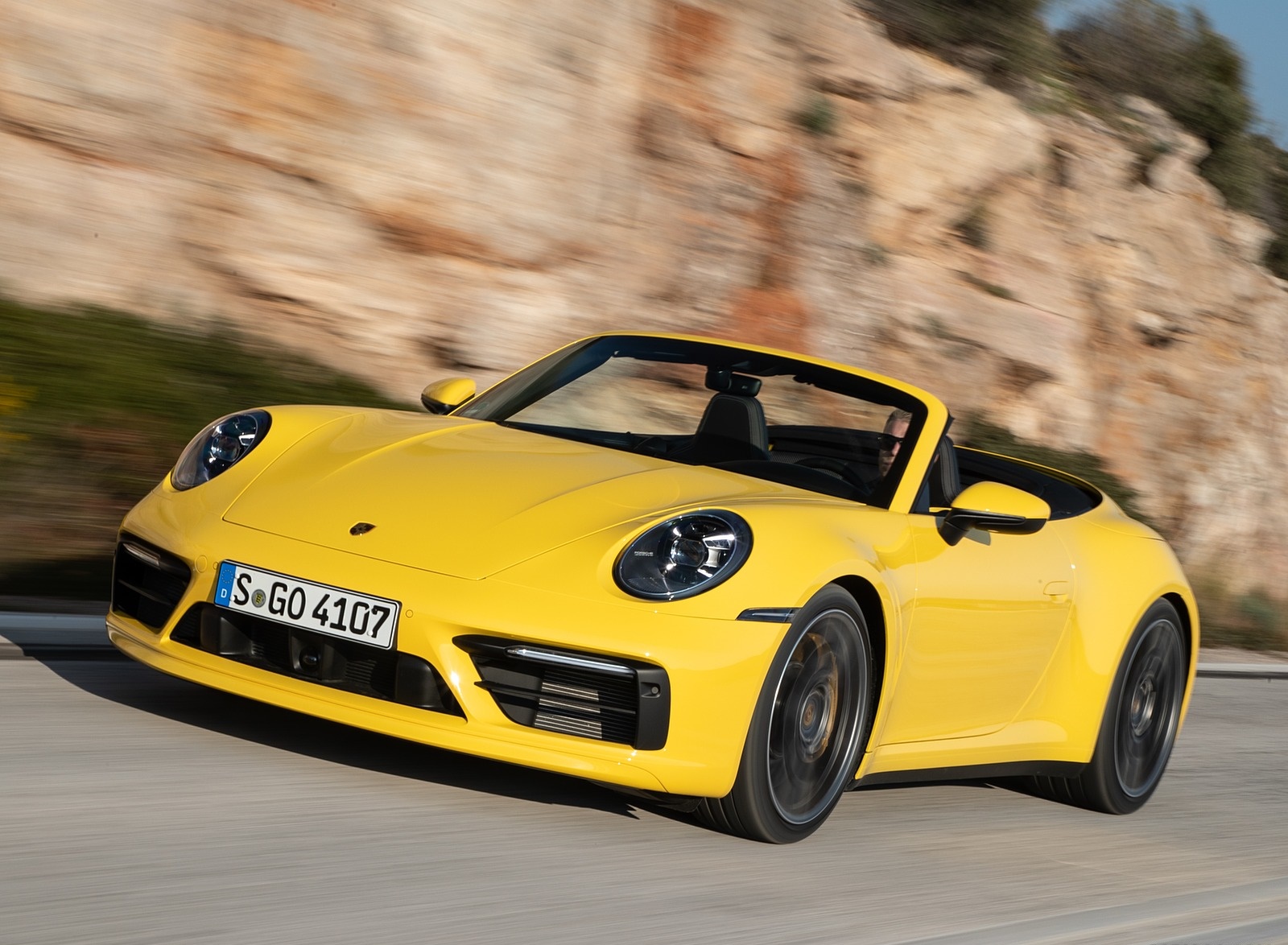 2020 Porsche 911 Carrera S Cabriolet (Color: Racing Yellow) Front Three-Quarter Wallpapers #138 of 193