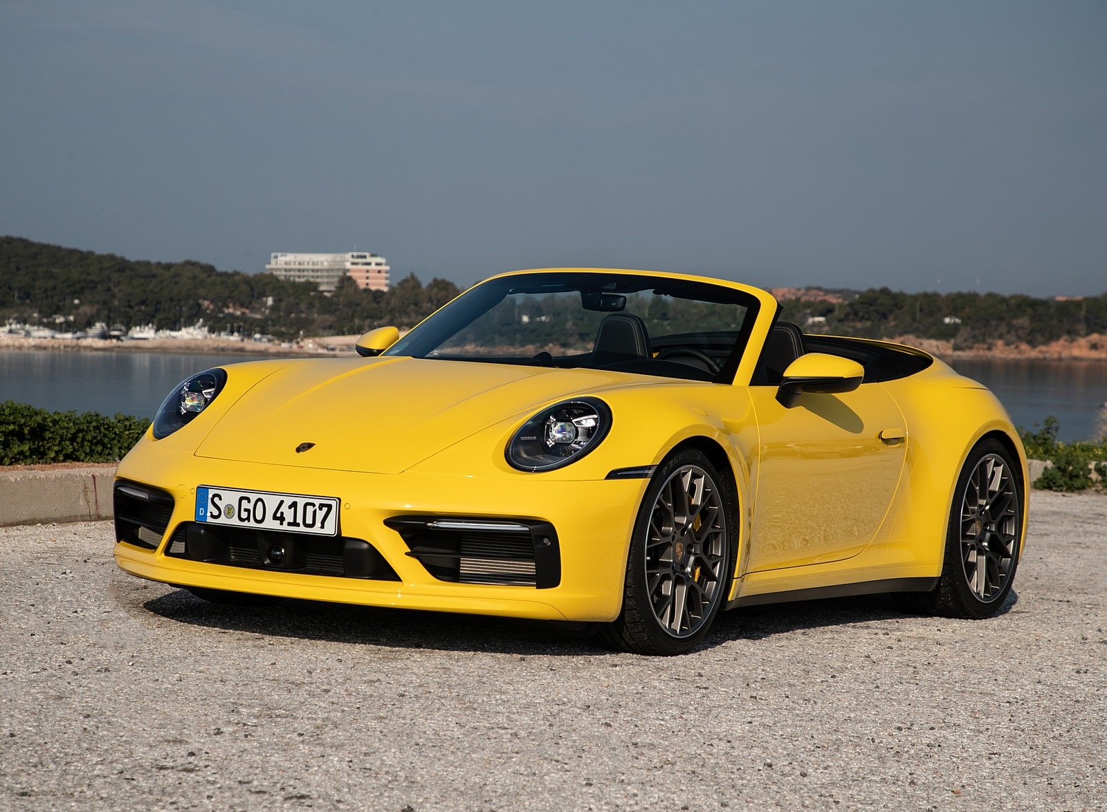 2020 Porsche 911 Carrera S Cabriolet (Color: Racing Yellow) Front Three-Quarter Wallpapers #153 of 193