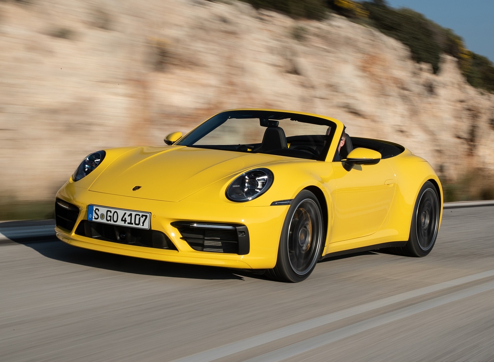 2020 Porsche 911 Carrera S Cabriolet (Color: Racing Yellow) Front Three-Quarter Wallpapers #140 of 193