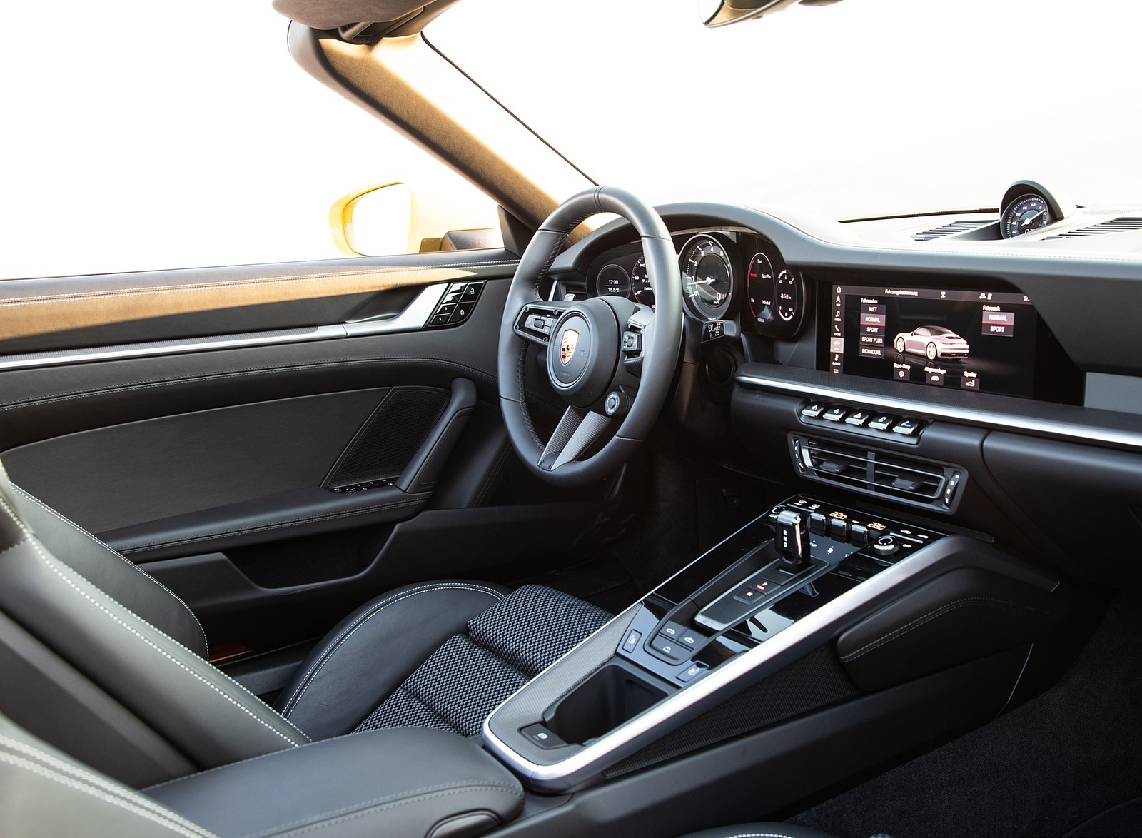 2020 Porsche 911 Carrera S Cabriolet (Color: Racing Yellow) Interior Wallpapers #172 of 193