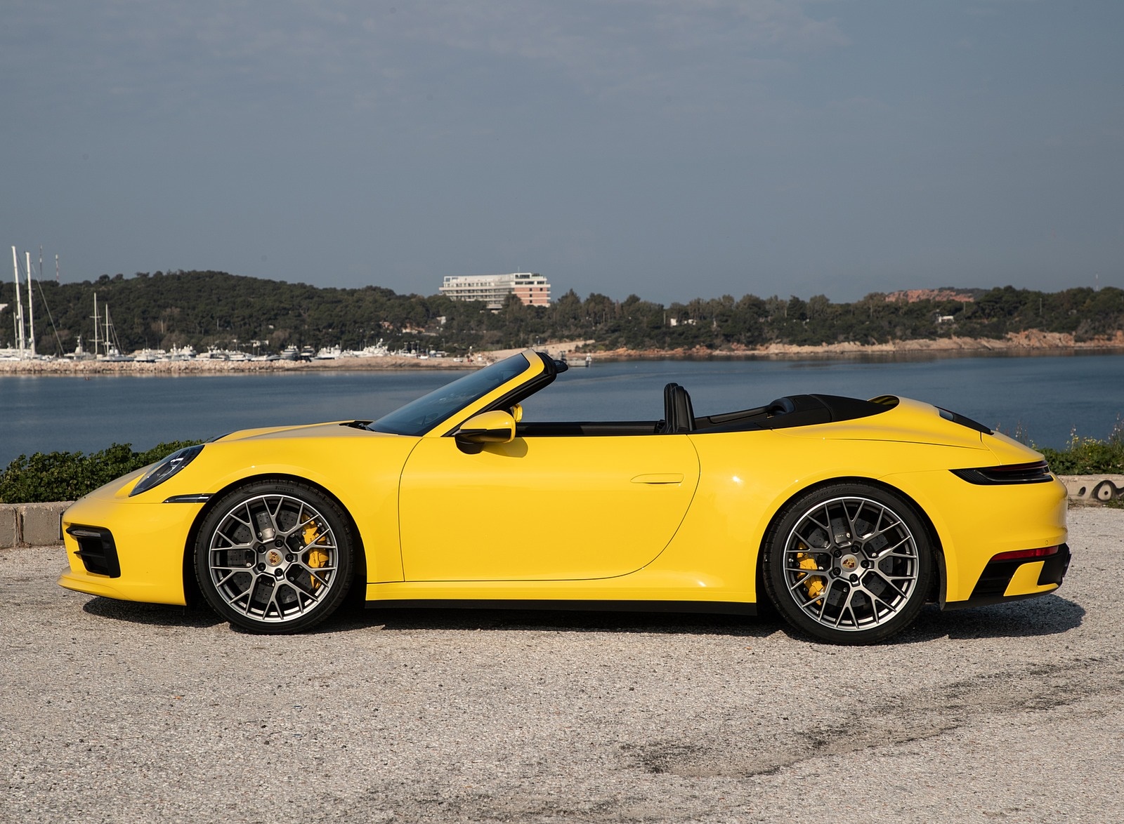 2020 Porsche 911 Carrera S Cabriolet (Color: Racing Yellow) Side Wallpapers #159 of 193