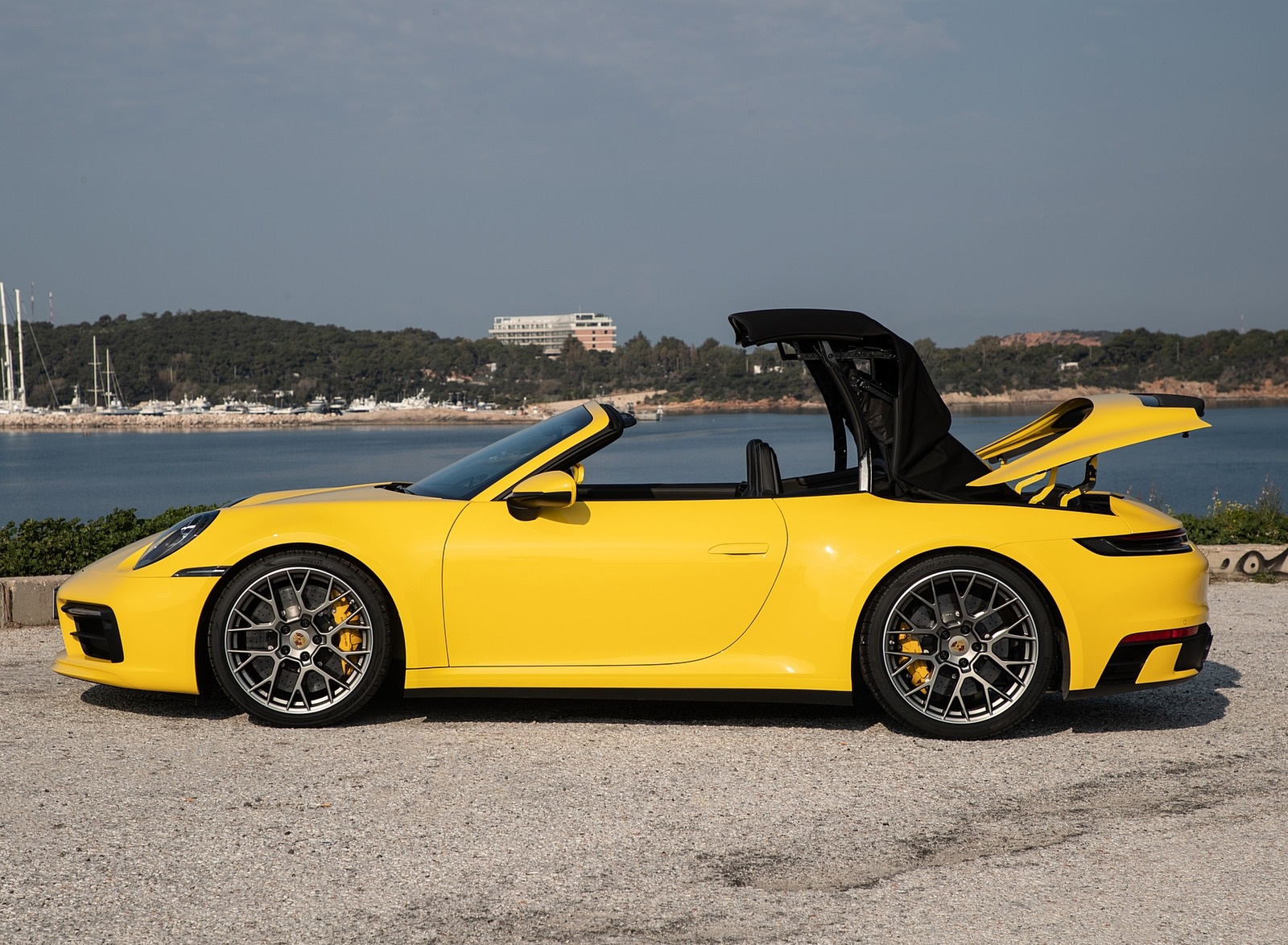 2020 Porsche 911 Carrera S Cabriolet (Color: Racing Yellow) Side Wallpapers #160 of 193