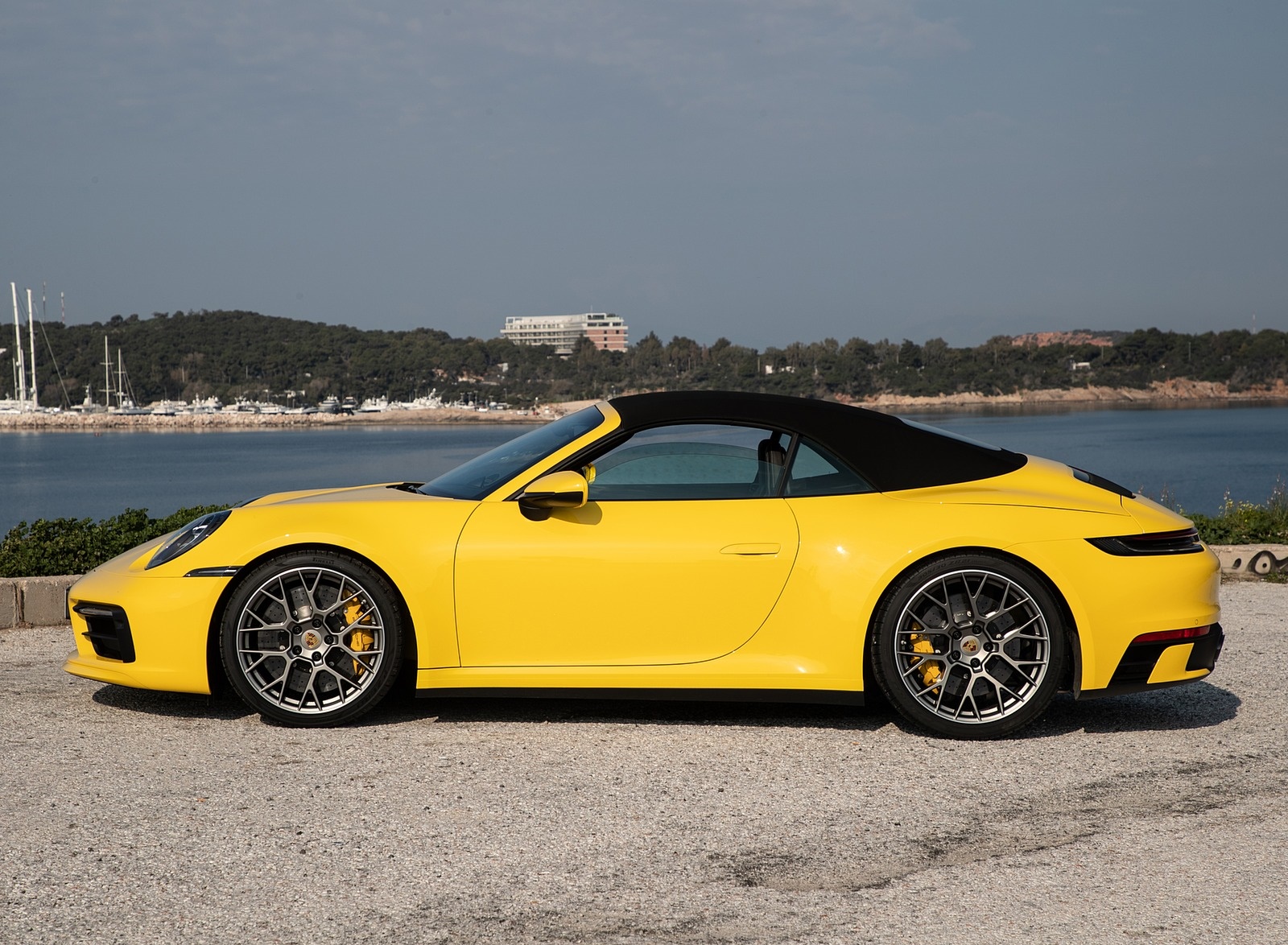 2020 Porsche 911 Carrera S Cabriolet (Color: Racing Yellow) Side Wallpapers #161 of 193