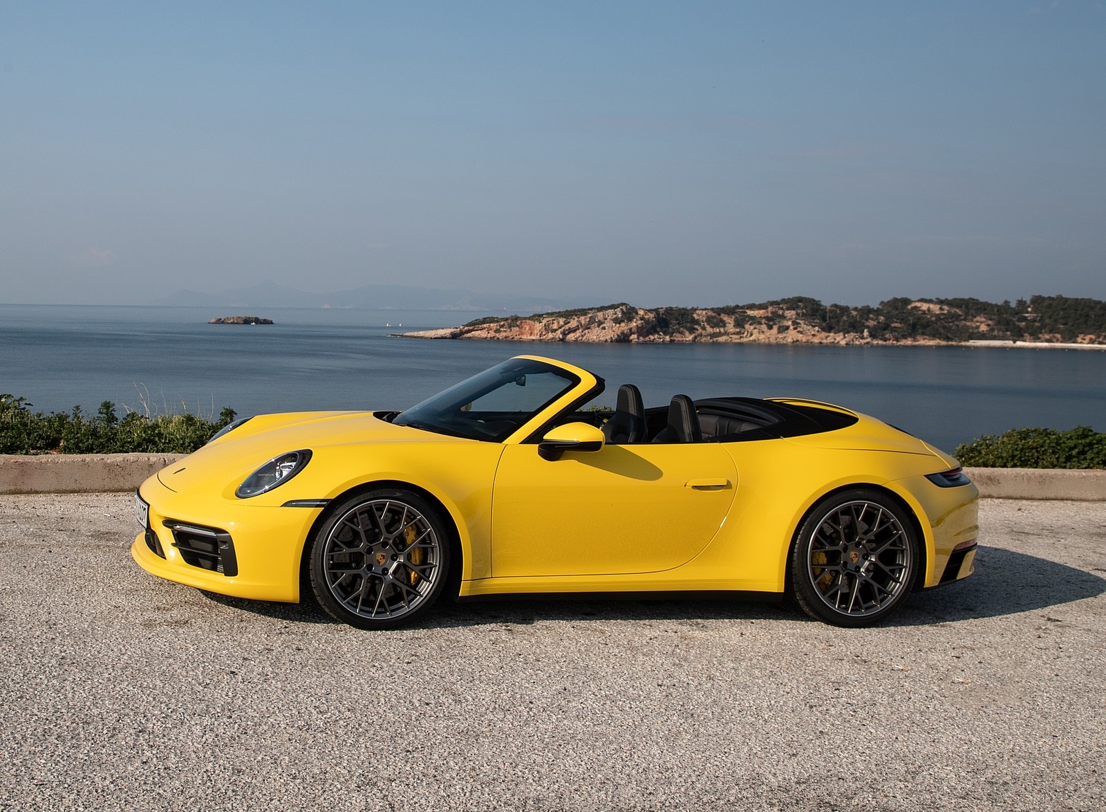 2020 Porsche 911 Carrera S Cabriolet (Color: Racing Yellow) Side Wallpapers #162 of 193