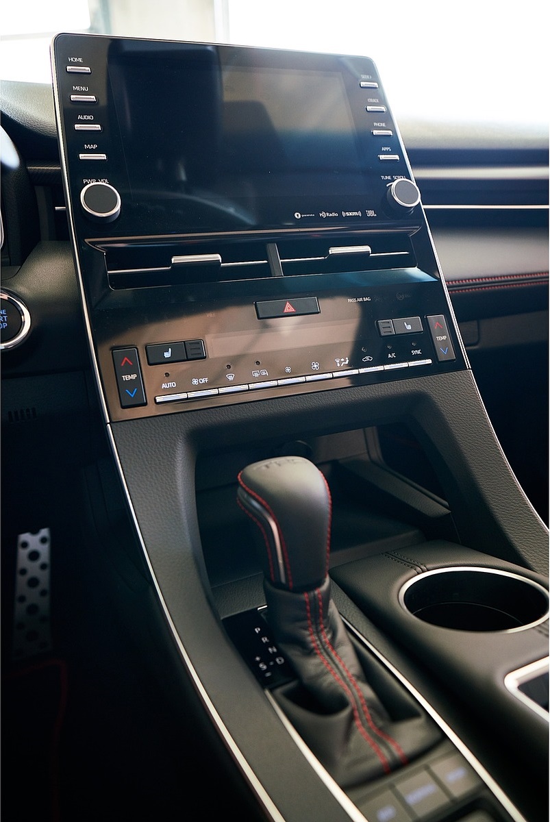 2020 Toyota Avalon TRD Central Console Wallpapers #20 of 23