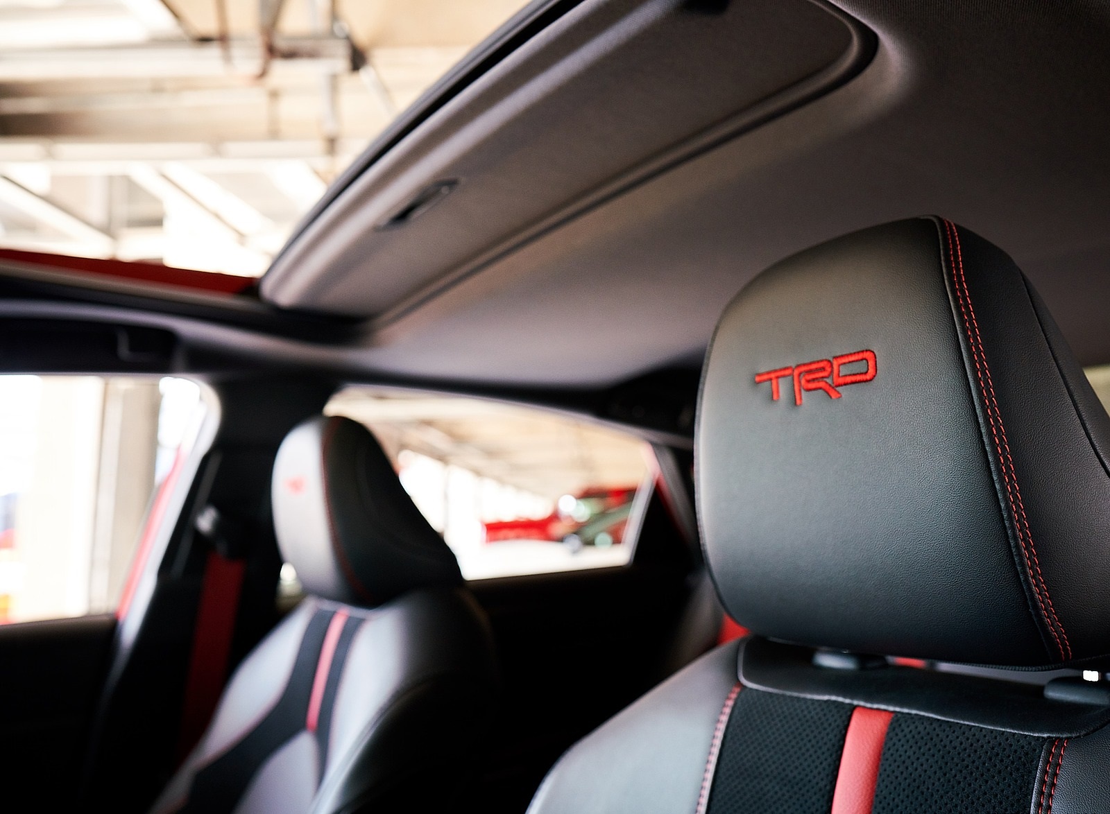 Тойота Камри 2020 TRD салон