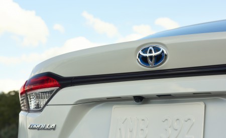 2020 Toyota Corolla Hybrid Badge Wallpapers 450x275 (34)