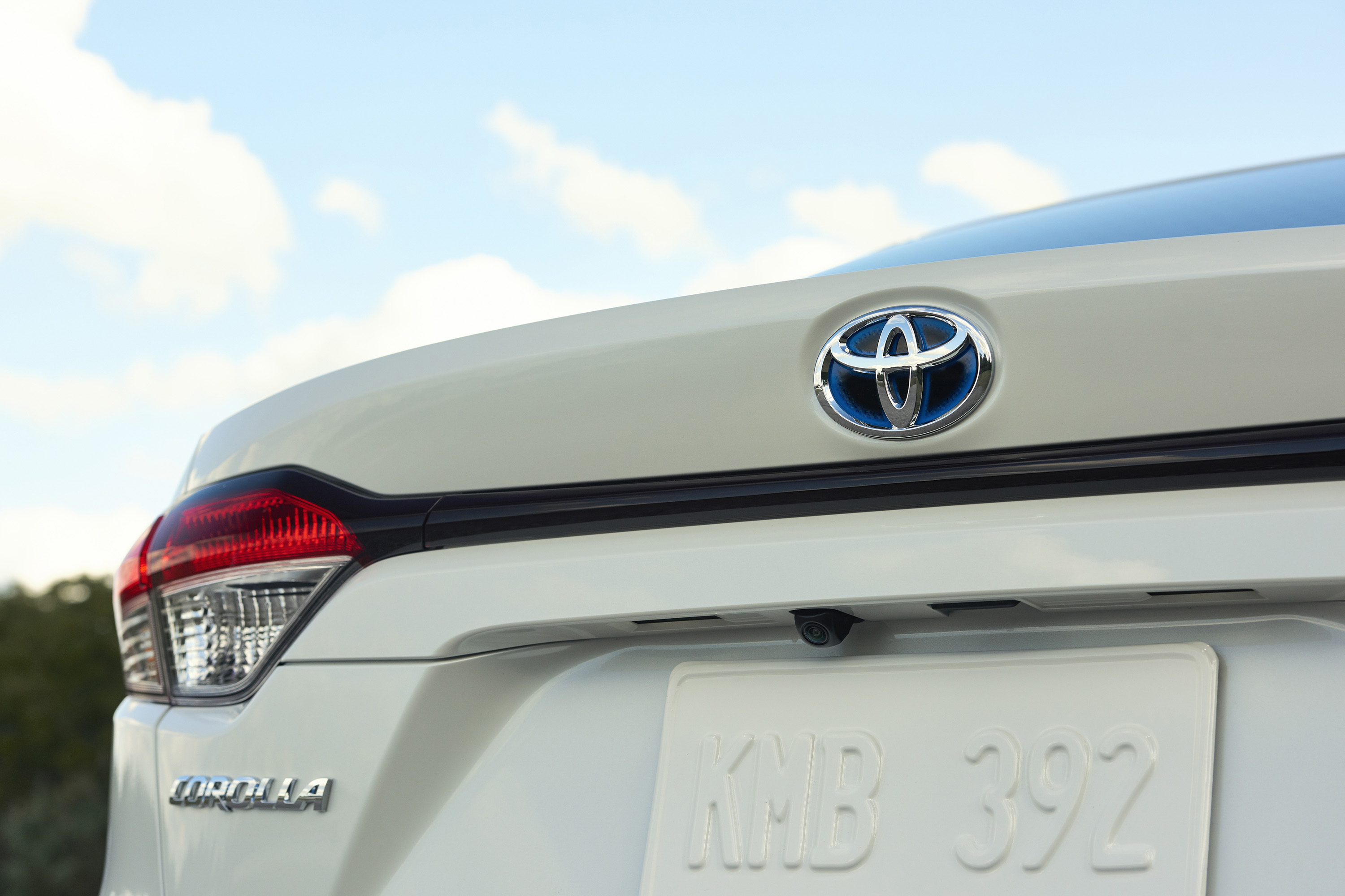 2020 Toyota Corolla Hybrid Badge Wallpapers #34 of 35