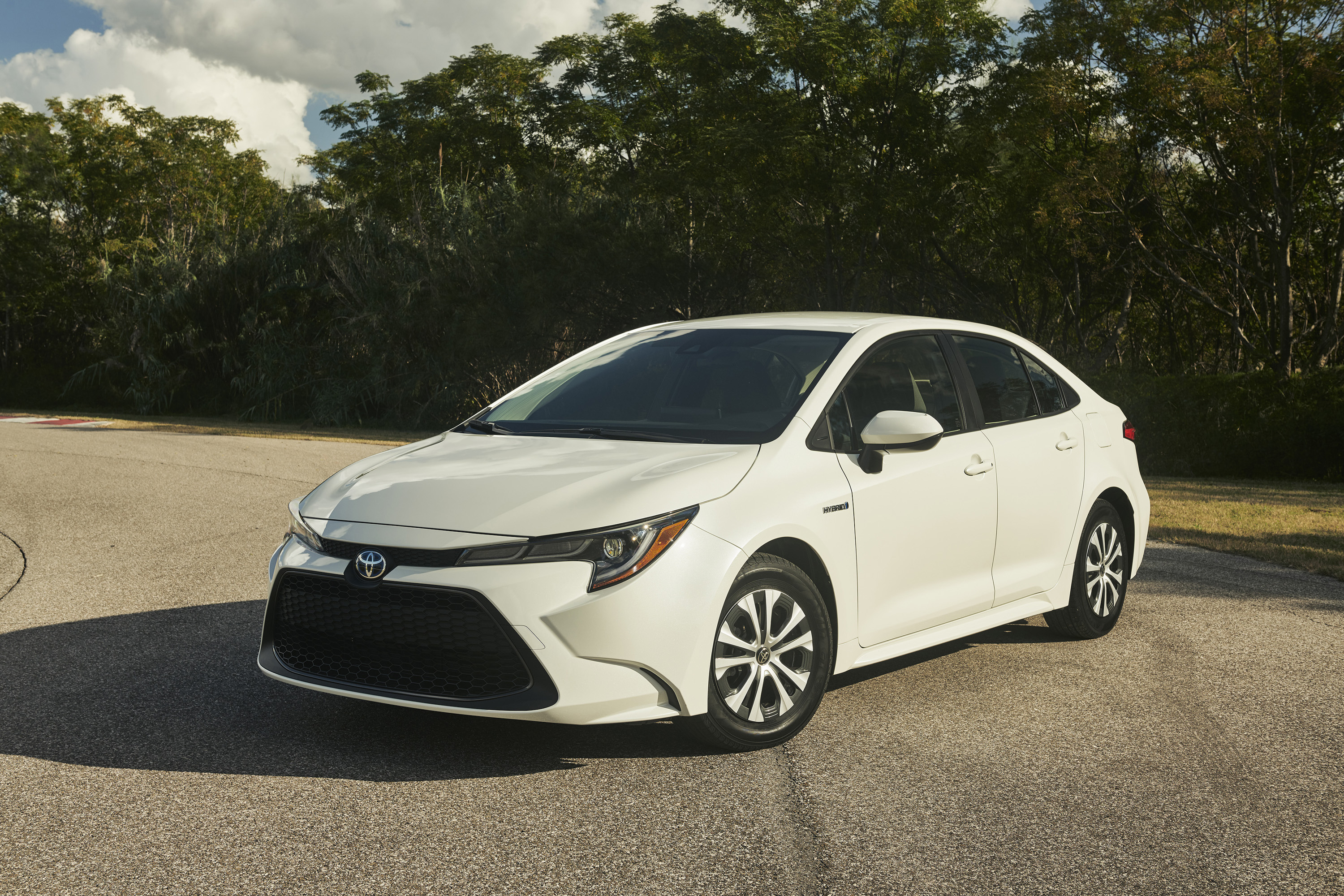 2020 Toyota Corolla Hybrid Front Three-Quarter Wallpapers #26 of 35