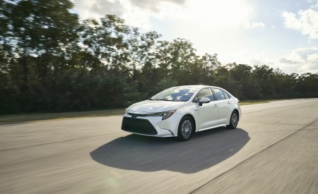 2020 Toyota Corolla Hybrid Front Three-Quarter Wallpapers 450x275 (17)