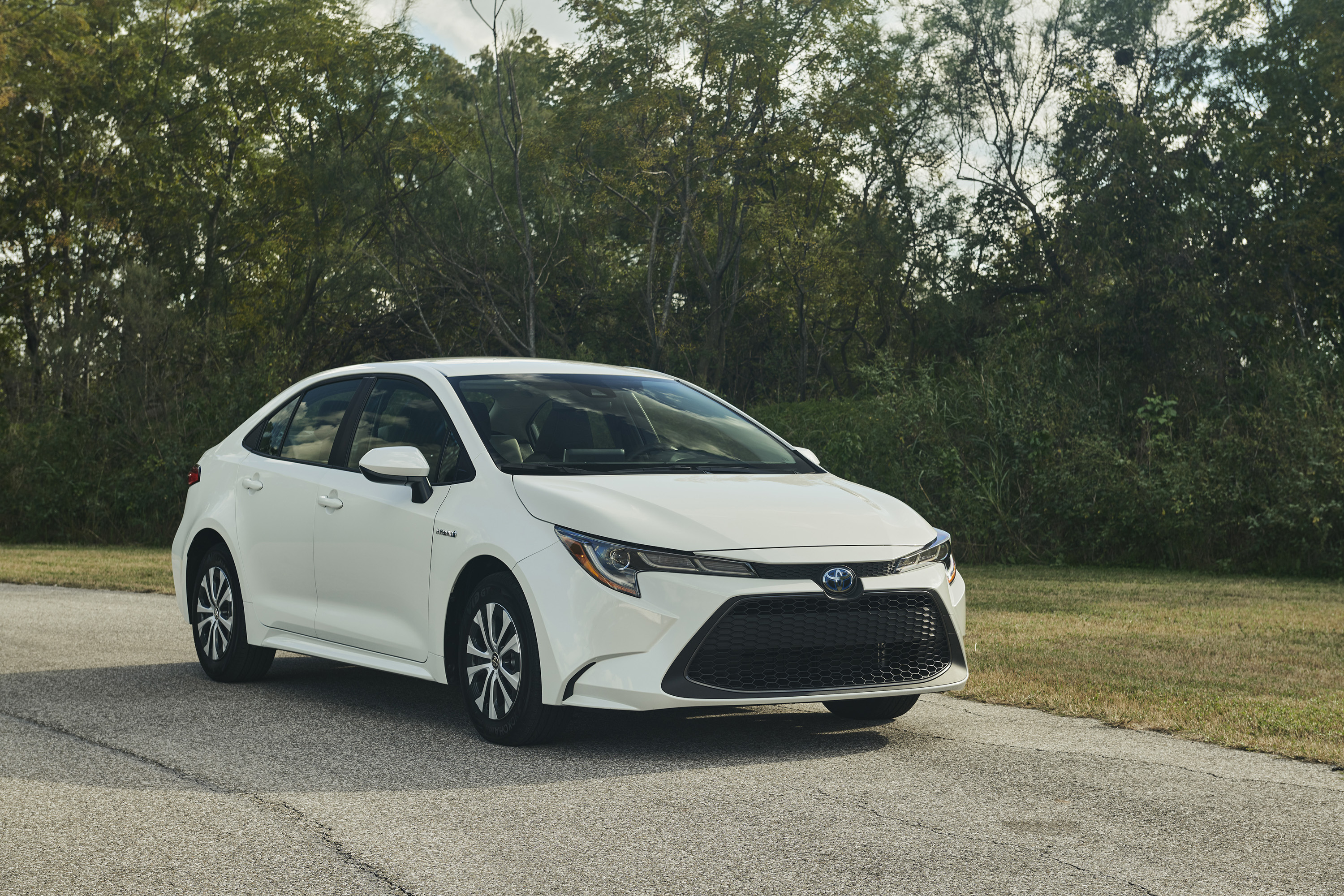 2020 Toyota Corolla Hybrid Front Three-Quarter Wallpapers #27 of 35