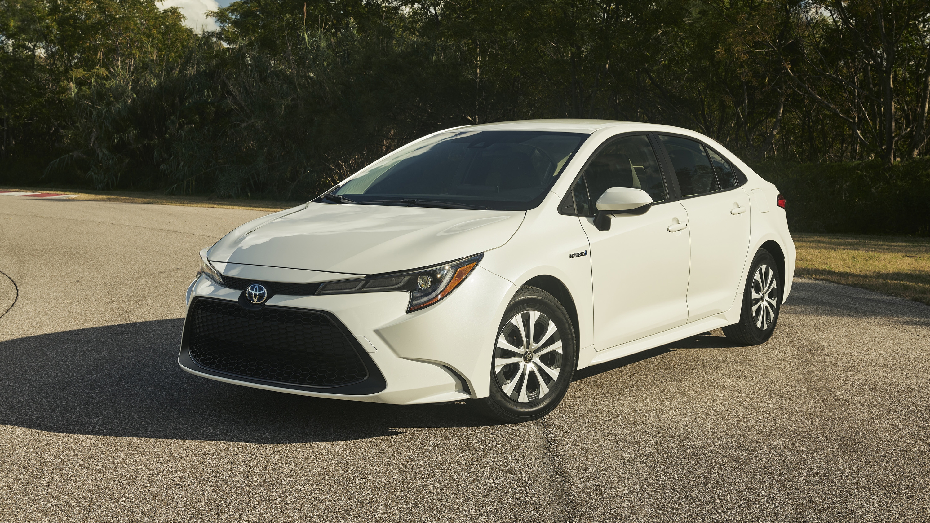 2020 Toyota Corolla Hybrid Front Three-Quarter Wallpapers #20 of 35