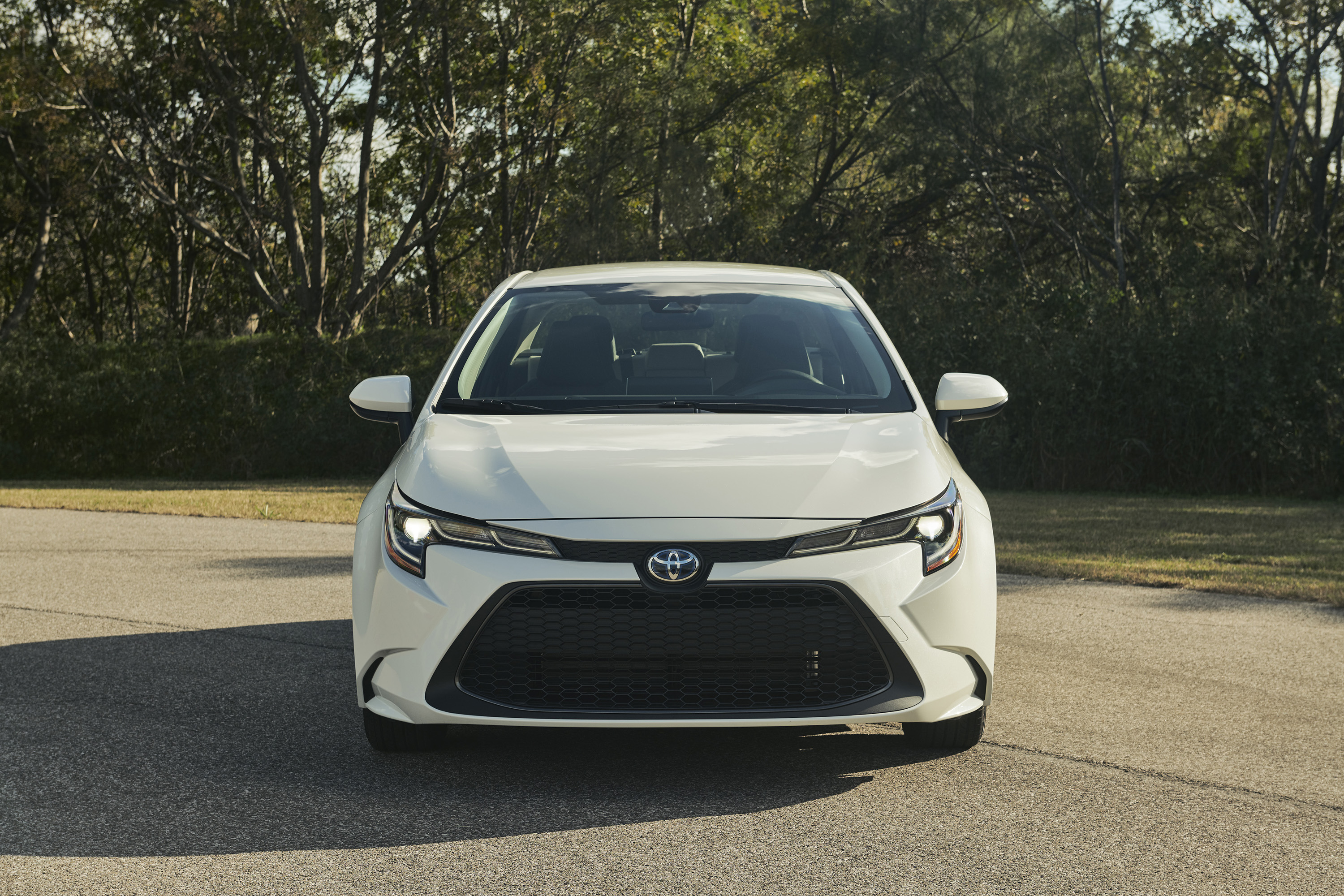 2020 Toyota Corolla Hybrid Front Wallpapers #21 of 35