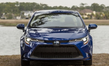 2020 Toyota Corolla Hybrid LE (Color: Blue Crush Metallic) Front Wallpapers 450x275 (6)