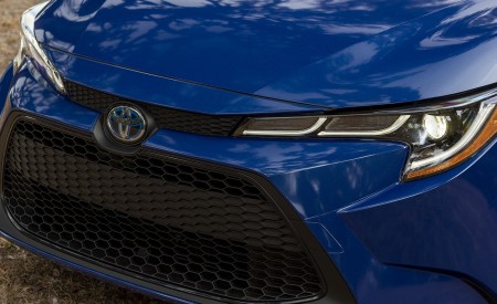 2020 Toyota Corolla Hybrid LE (Color: Blue Crush Metallic) Grill Wallpapers 450x275 (9)