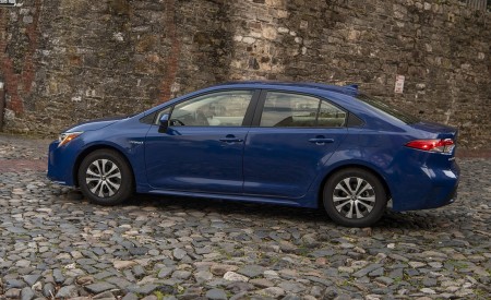 2020 Toyota Corolla Hybrid LE (Color: Blue Crush Metallic) Side Wallpapers 450x275 (7)