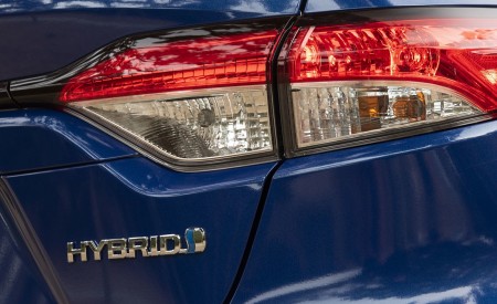 2020 Toyota Corolla Hybrid LE (Color: Blue Crush Metallic) Tail Light Wallpapers 450x275 (8)