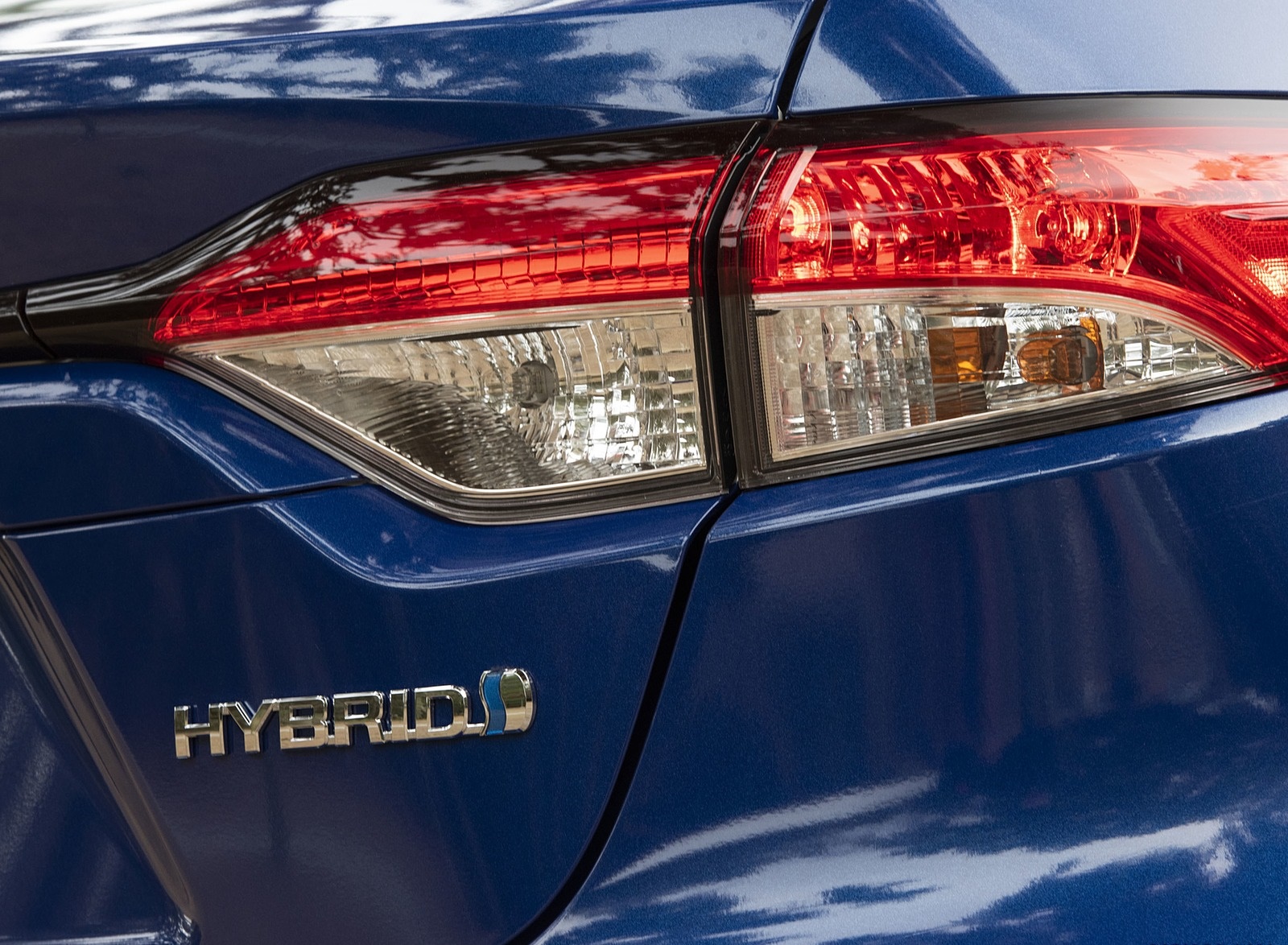 2020 Toyota Corolla Hybrid LE (Color: Blue Crush Metallic) Tail Light Wallpapers (8)