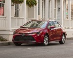 2020 Toyota Corolla LE (Color: Barcelona Red Metallic) Front Three-Quarter Wallpapers 150x120 (65)