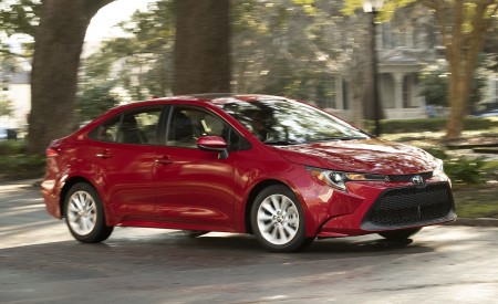 2020 Toyota Corolla LE (Color: Barcelona Red Metallic) Front Three-Quarter Wallpapers 450x275 (63)