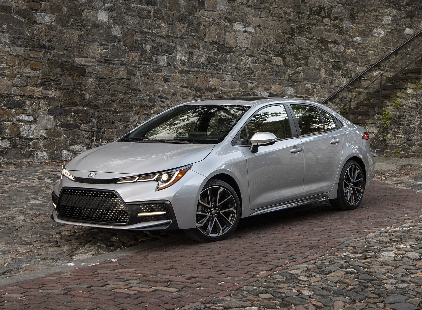 2020 Toyota Corolla SE (Color: Classic Silver Metallic) Front Three-Quarter Wallpapers #36 of 77