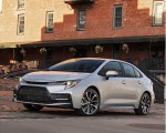 2020 Toyota Corolla SE (Color: Classic Silver Metallic) Front Three-Quarter Wallpapers 150x120 (33)