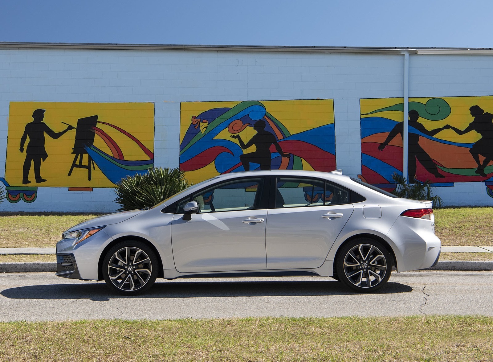 2020 Toyota Corolla SE (Color: Classic Silver Metallic) Side Wallpapers #32 of 77