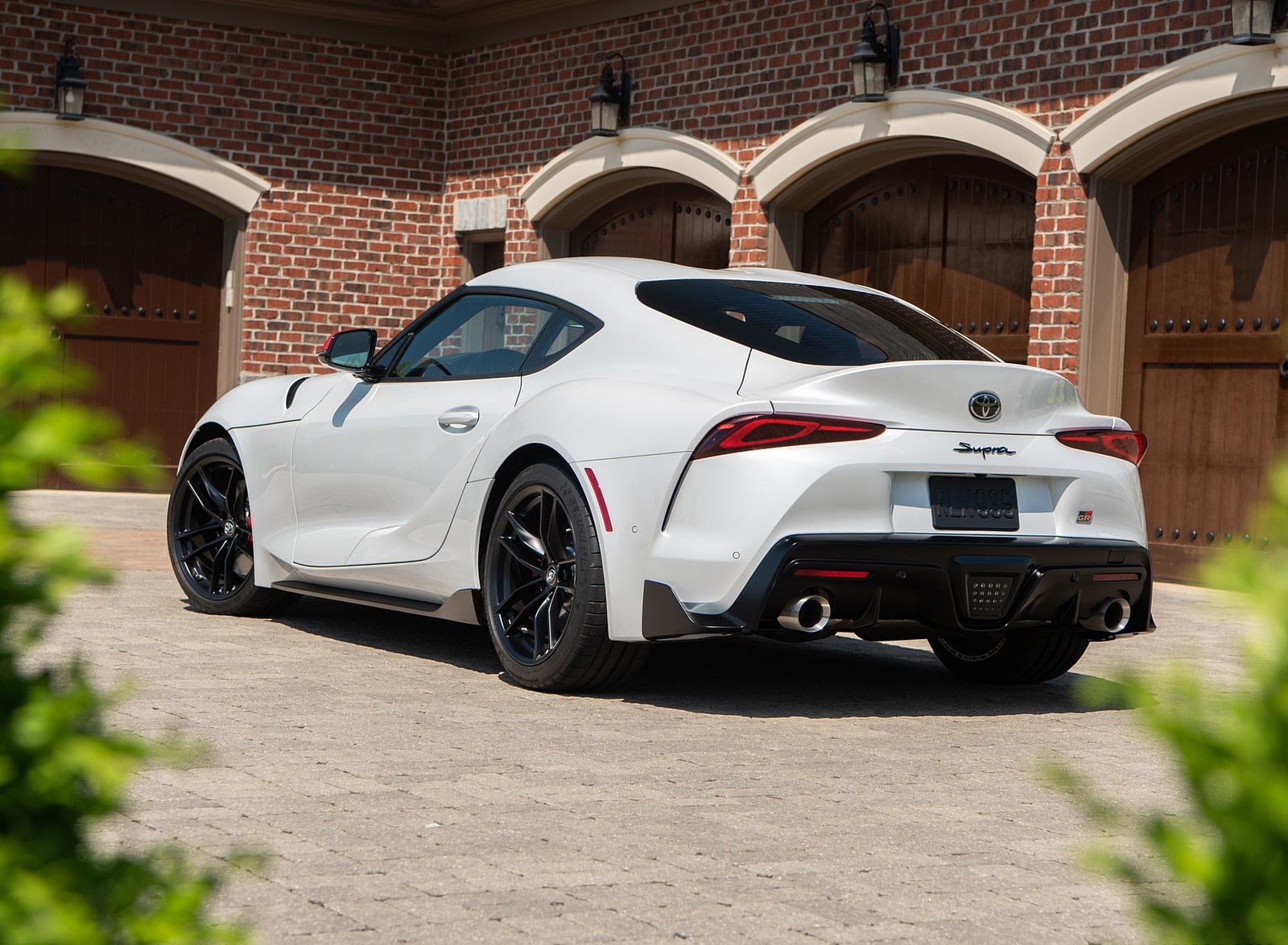 2020 Toyota Supra Launch Edition (Color: Absolute Zero) Rear Three-Quarter Wallpapers #37 of 157