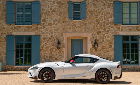 2020 Toyota Supra Launch Edition (Color: Absolute Zero) Side Wallpapers 450x275 (34)
