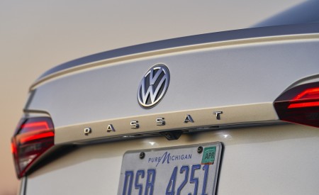 2020 Volkswagen Passat Detail Wallpapers 450x275 (39)