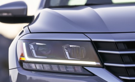 2020 Volkswagen Passat Headlight Wallpapers 450x275 (35)