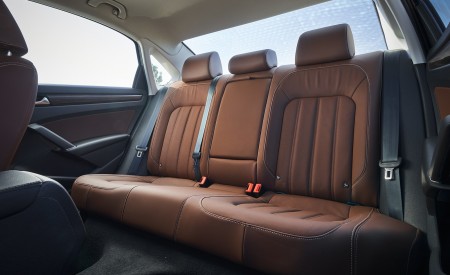 2020 Volkswagen Passat Interior Rear Seats Wallpapers 450x275 (61)