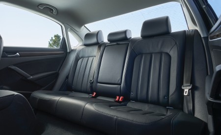 2020 Volkswagen Passat Interior Rear Seats Wallpapers 450x275 (40)
