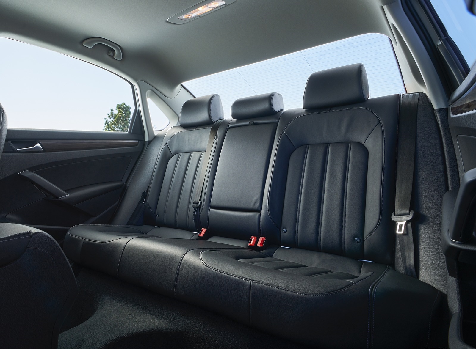 2020 Volkswagen Passat Interior Rear Seats Wallpapers #40 of 90