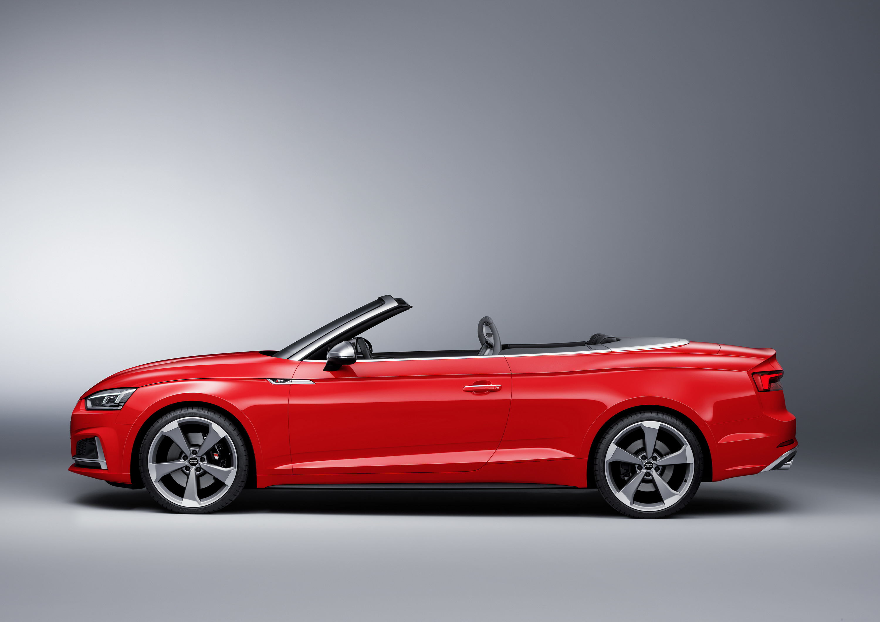 2018 Audi S5 Cabriolet (Color: Misano Red) Side Wallpapers #22 of 37