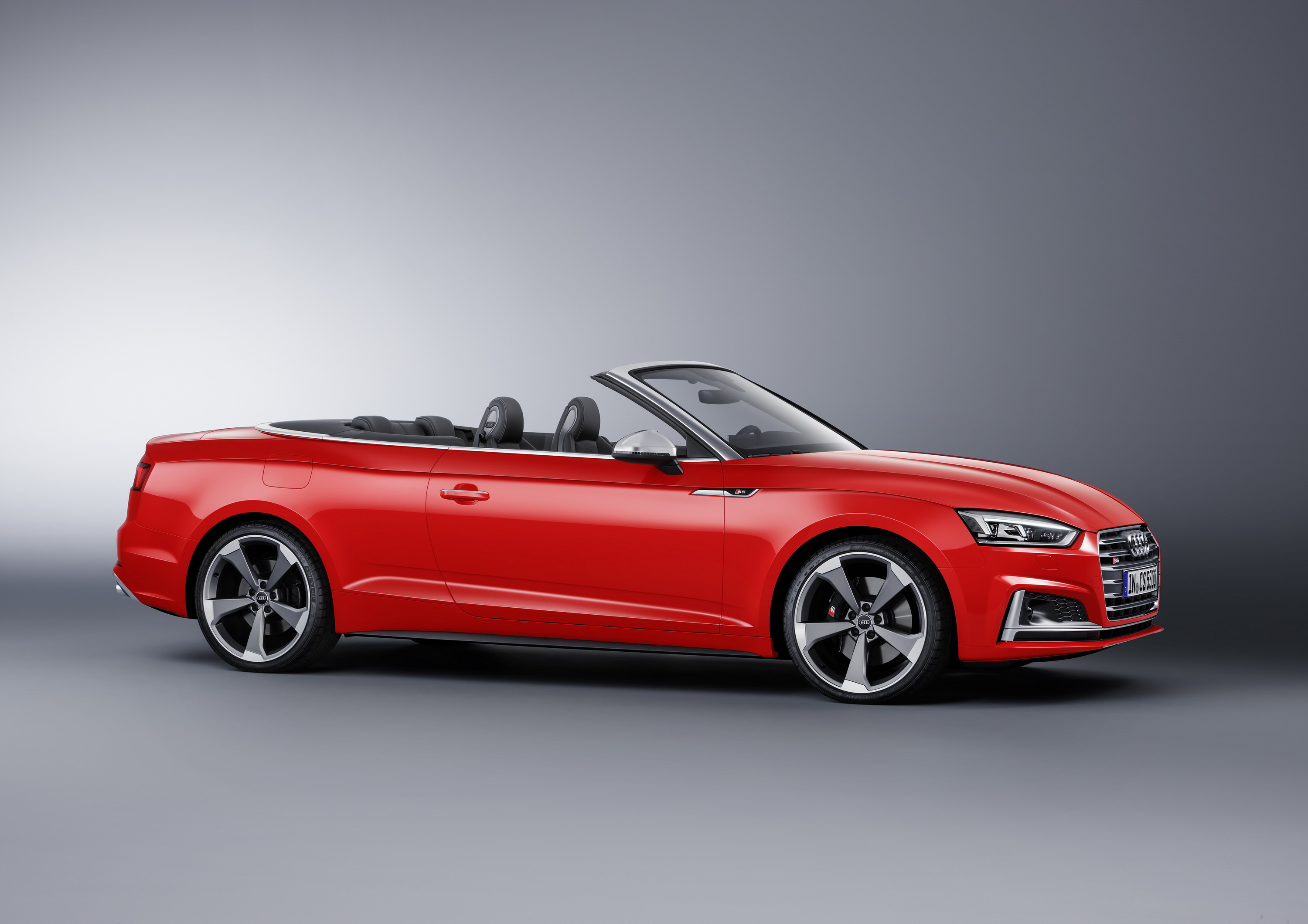 2018 Audi S5 Cabriolet (Color: Misano Red) Side Wallpapers #19 of 37