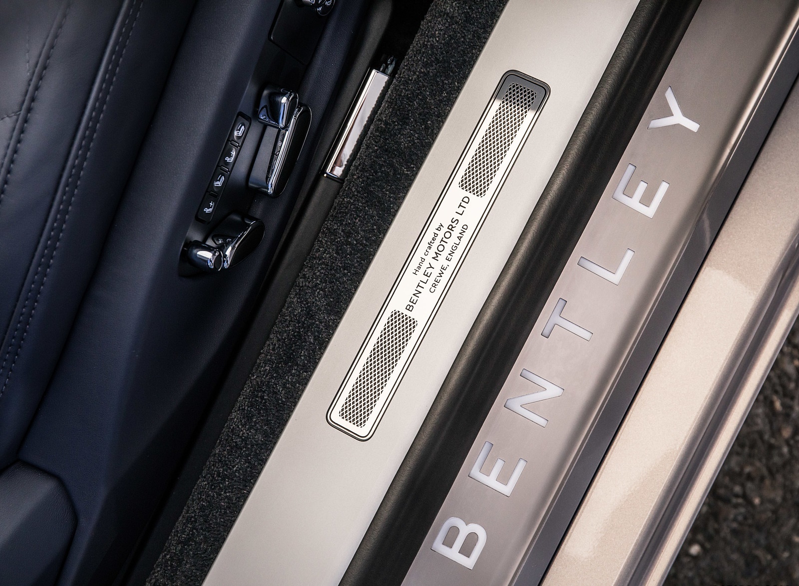 2018 Bentley Continental GT (Color: Extreme Silver) Door Sill Wallpapers #68 of 158