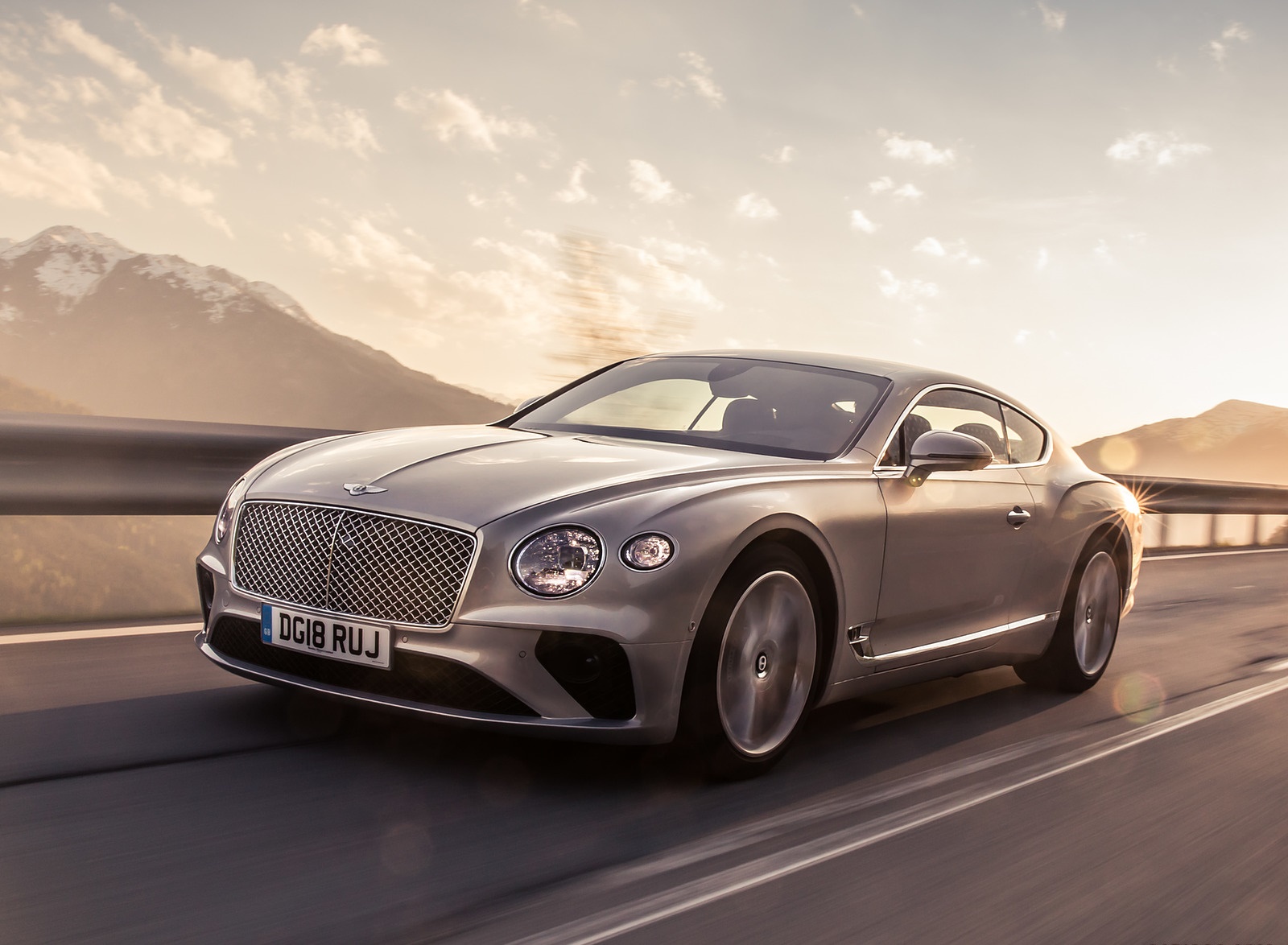 2018 Bentley Continental GT (Color: Extreme Silver) Front Three-Quarter Wallpapers #52 of 158