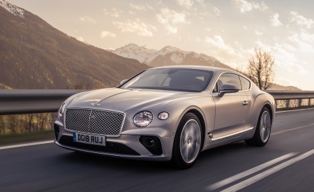 2018 Bentley Continental GT (Color: Extreme Silver) Front Three-Quarter Wallpapers 450x275 (53)