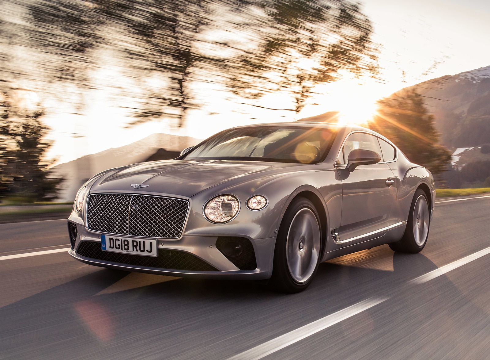 2018 Bentley Continental GT (Color: Extreme Silver) Front Three-Quarter Wallpapers #54 of 158