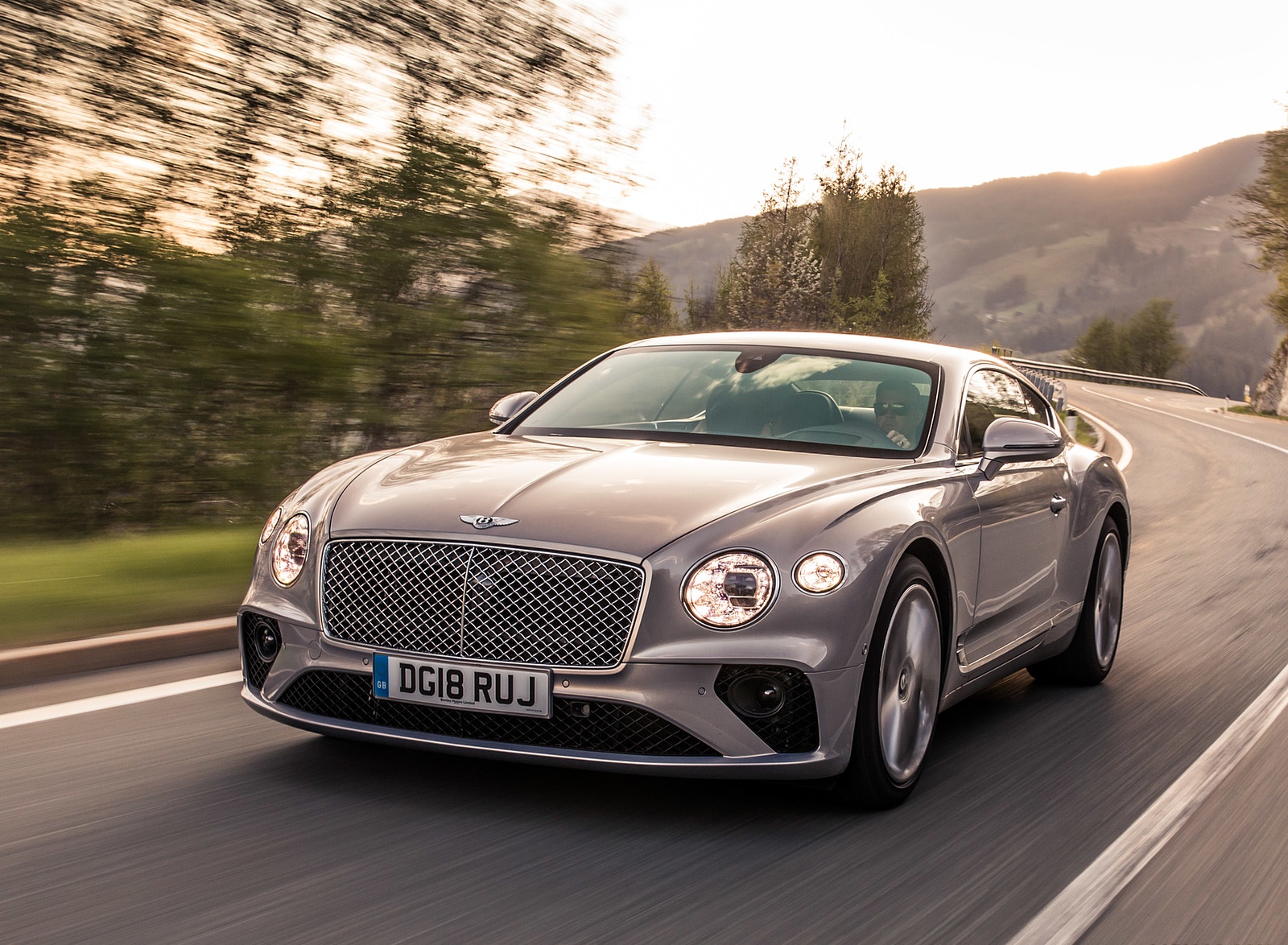 2018 Bentley Continental GT (Color: Extreme Silver) Front Three-Quarter Wallpapers #55 of 158