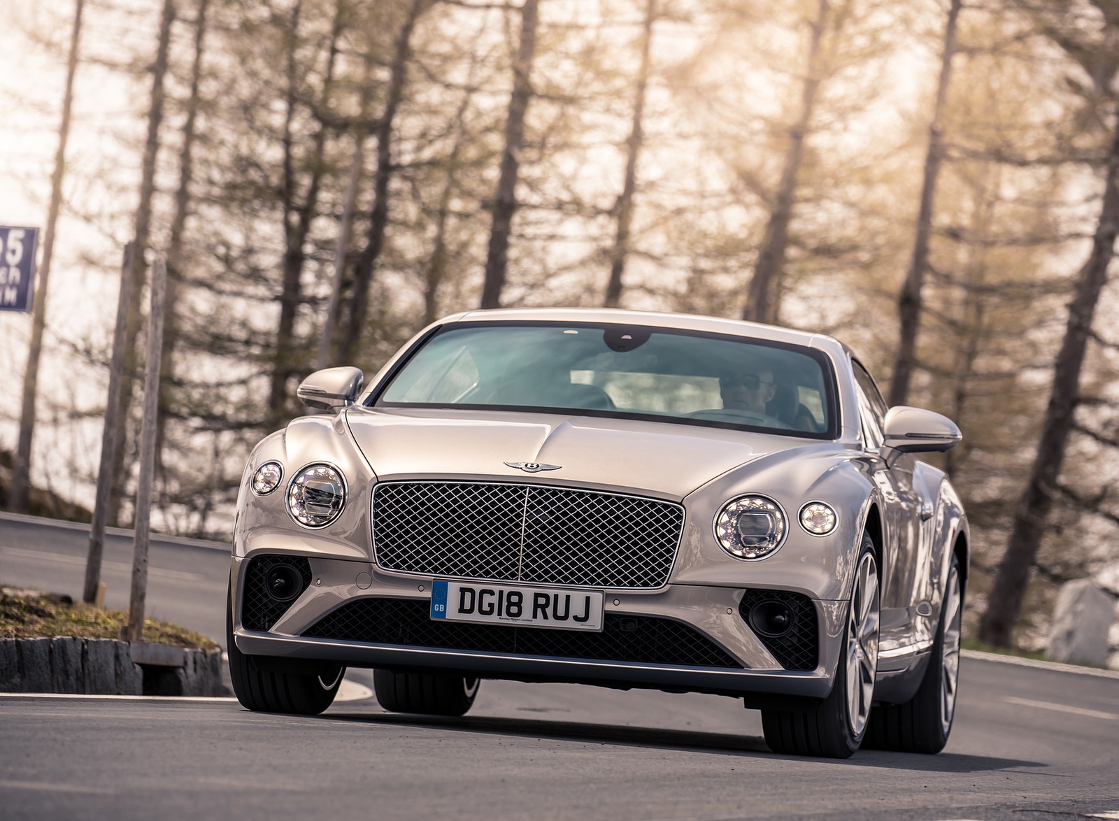 2018 Bentley Continental GT (Color: Extreme Silver) Front Wallpapers #65 of 158