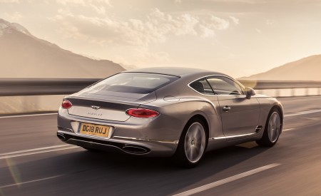 2018 Bentley Continental GT (Color: Extreme Silver) Rear Three-Quarter Wallpapers 450x275 (57)