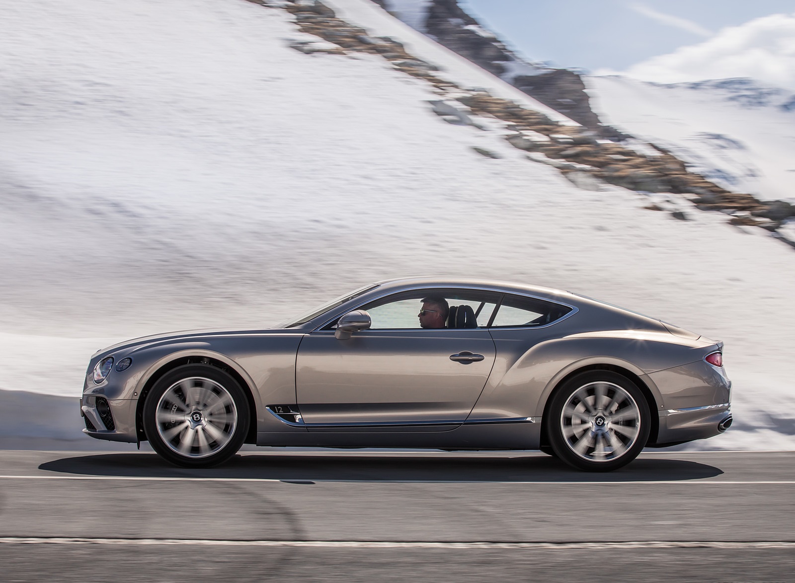 2018 Bentley Continental GT (Color: Extreme Silver) Side Wallpapers #61 of 158