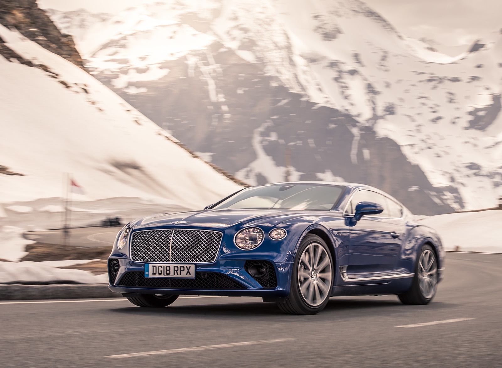 2018 Bentley Continental GT (Color: Sequin Blue) Front Three-Quarter Wallpapers #127 of 158