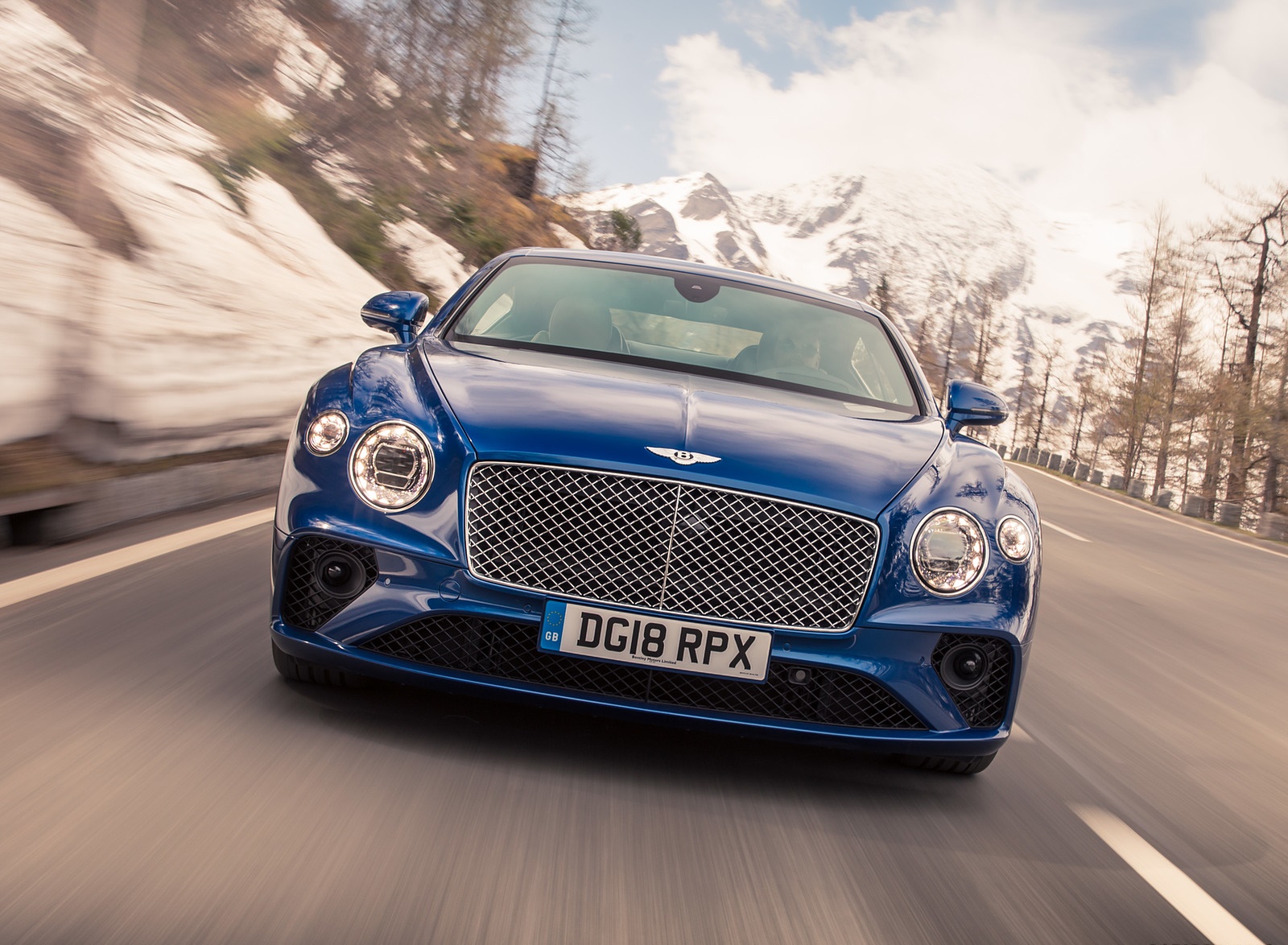 2018 Bentley Continental GT (Color: Sequin Blue) Front Wallpapers #138 of 158