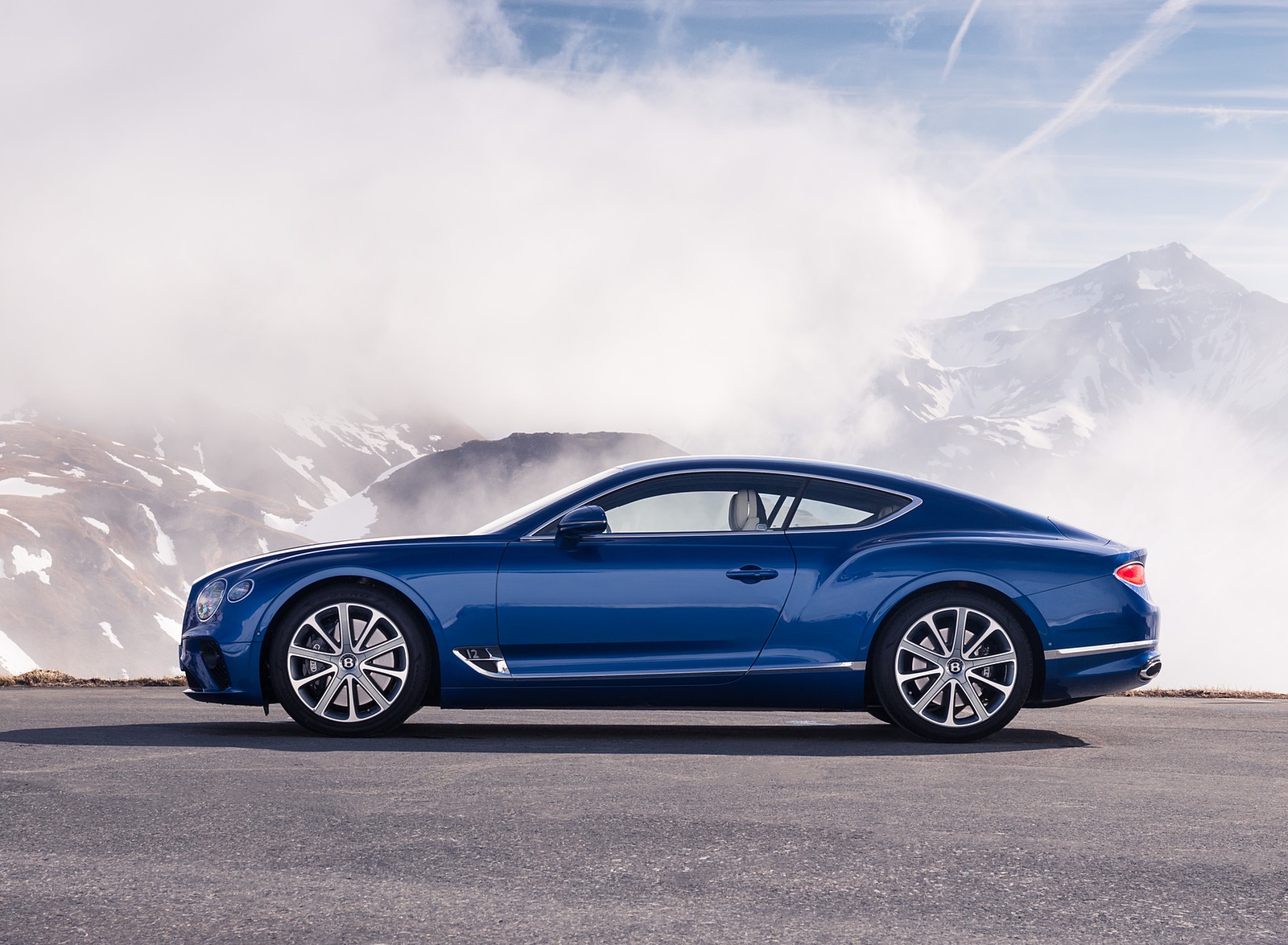 2018 Bentley Continental GT (Color: Sequin Blue) Side Wallpapers #145 of 158