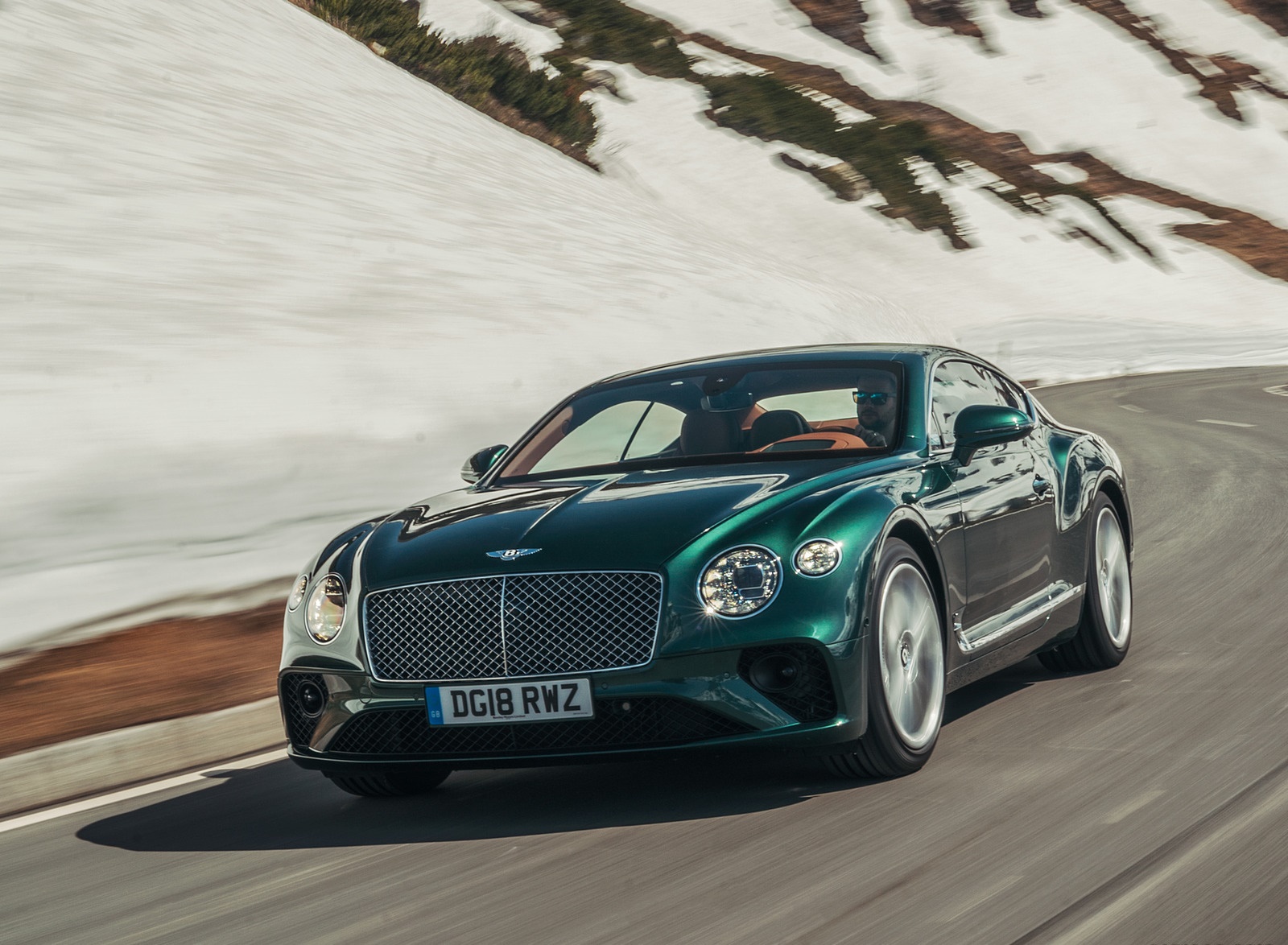 2018 Bentley Continental GT (Color: Verdant) Front Wallpapers #85 of 158
