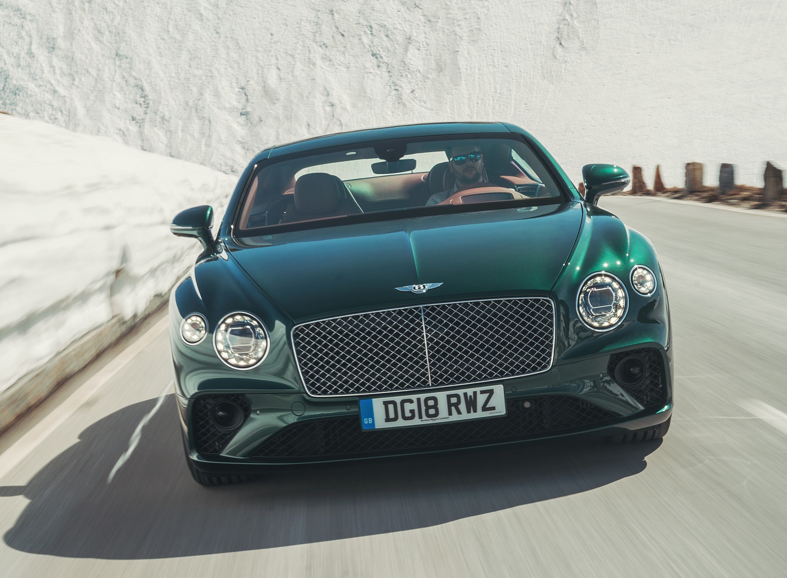 2018 Bentley Continental GT (Color: Verdant) Front Wallpapers #77 of 158